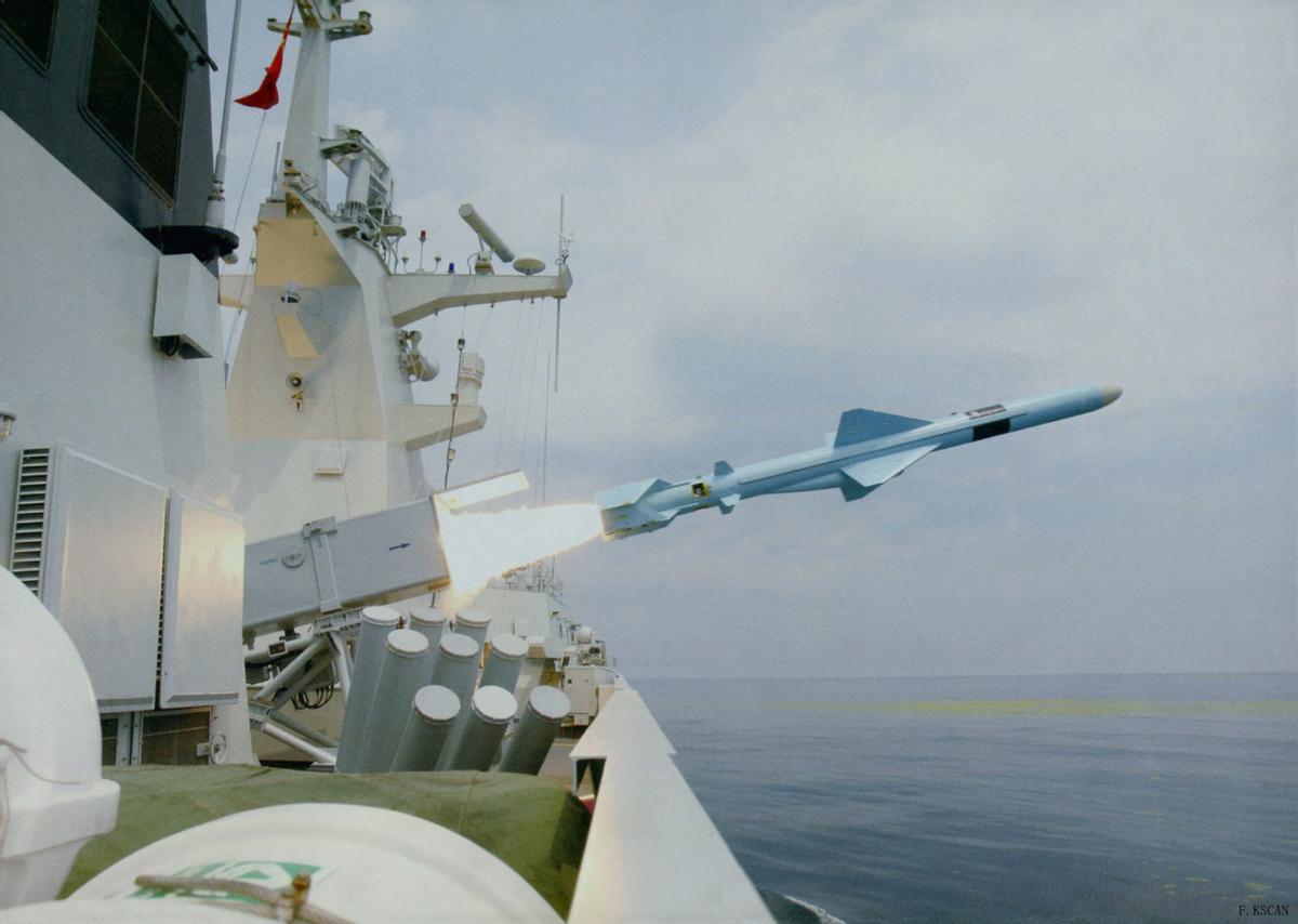 中国海军力量的新里程碑,055型驱逐舰发射鹰击-21反舰导弹,中国海军新里程碑,055型驱逐舰鹰击-21反舰导弹发射纪实