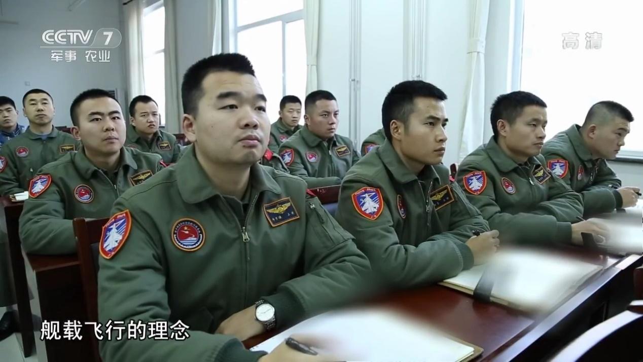 飞鲨战机与歼-15，探索两者的关系与差异，飞鲨战机与歼-15，关系与差异解析