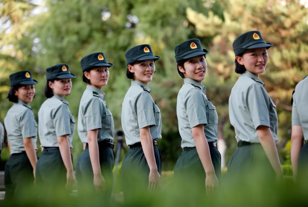 中国女兵的荣誉与梦想,坚韧、勇敢与无限可能,中国女兵的荣耀与梦想,坚韧、勇敢,无限可能之路