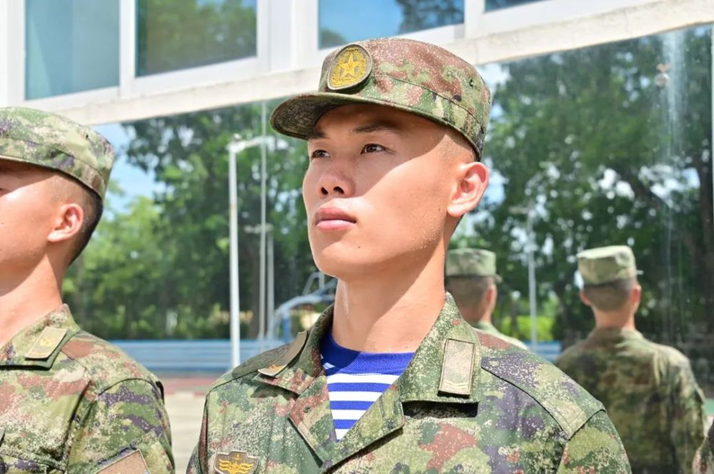 揭秘21式丛林夏季作训服的特点,揭秘丛林夏季作训服的新特点,深度解析21式丛林夏季作训服