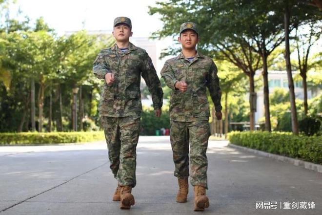 揭秘21式丛林夏季作训服的特点,揭秘丛林夏季作训服的新特点,深度解析21式丛林夏季作训服