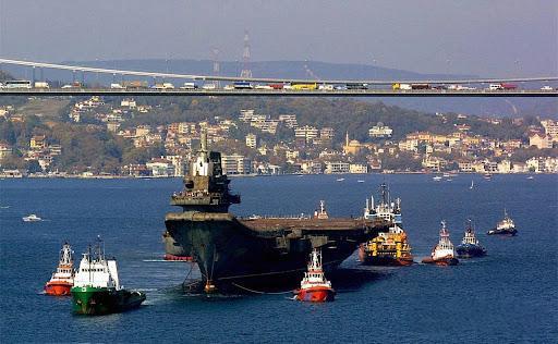 瓦良格号穿越土耳其海峡,历史性的航行,瓦良格号穿越土耳其海峡,历史性的航行时刻