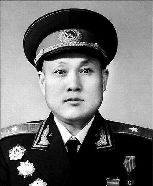 空降兵第十五军历届军长,荣耀与担当的象征,空降兵第十五军历届军长,荣耀与担当的象征,传承英雄意志的历程