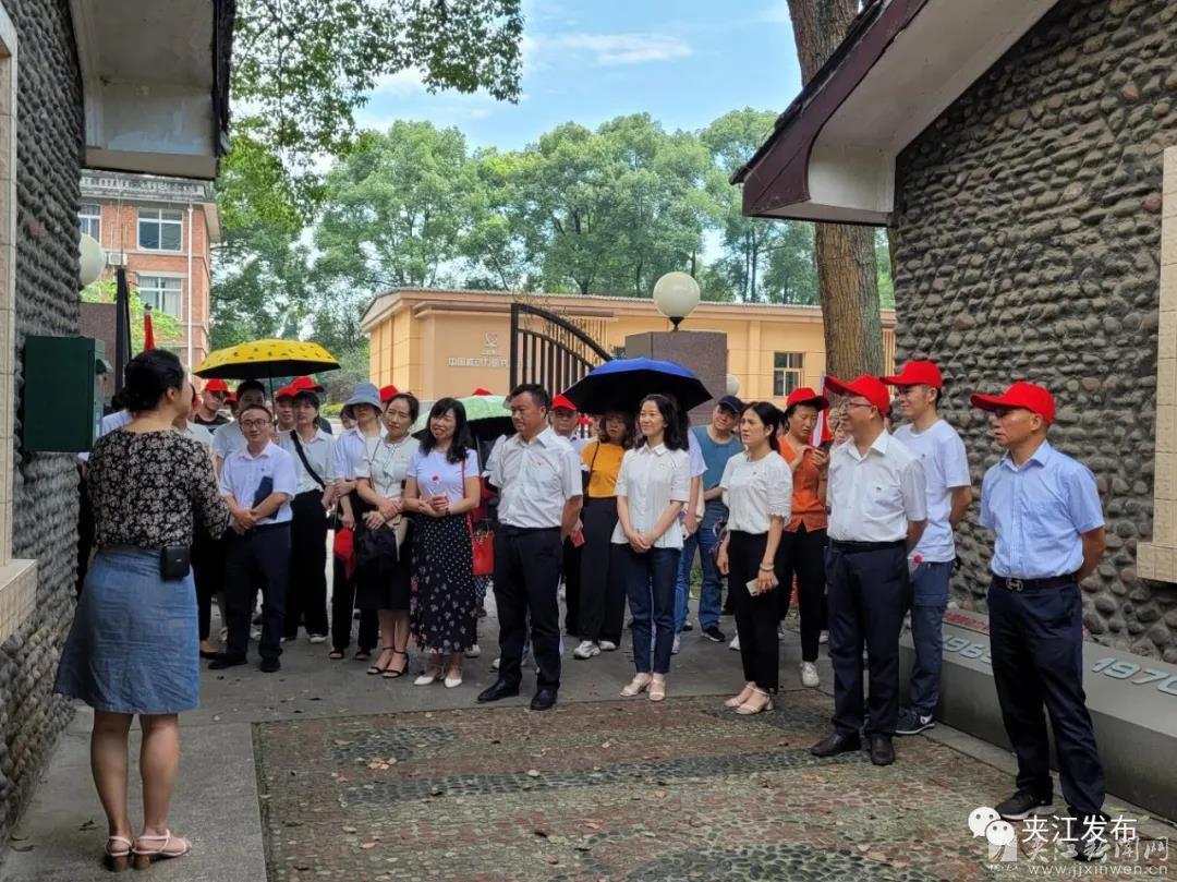 彭士禄事迹,奋斗一生,铸就传奇,彭士禄,奋斗铸就传奇的一生