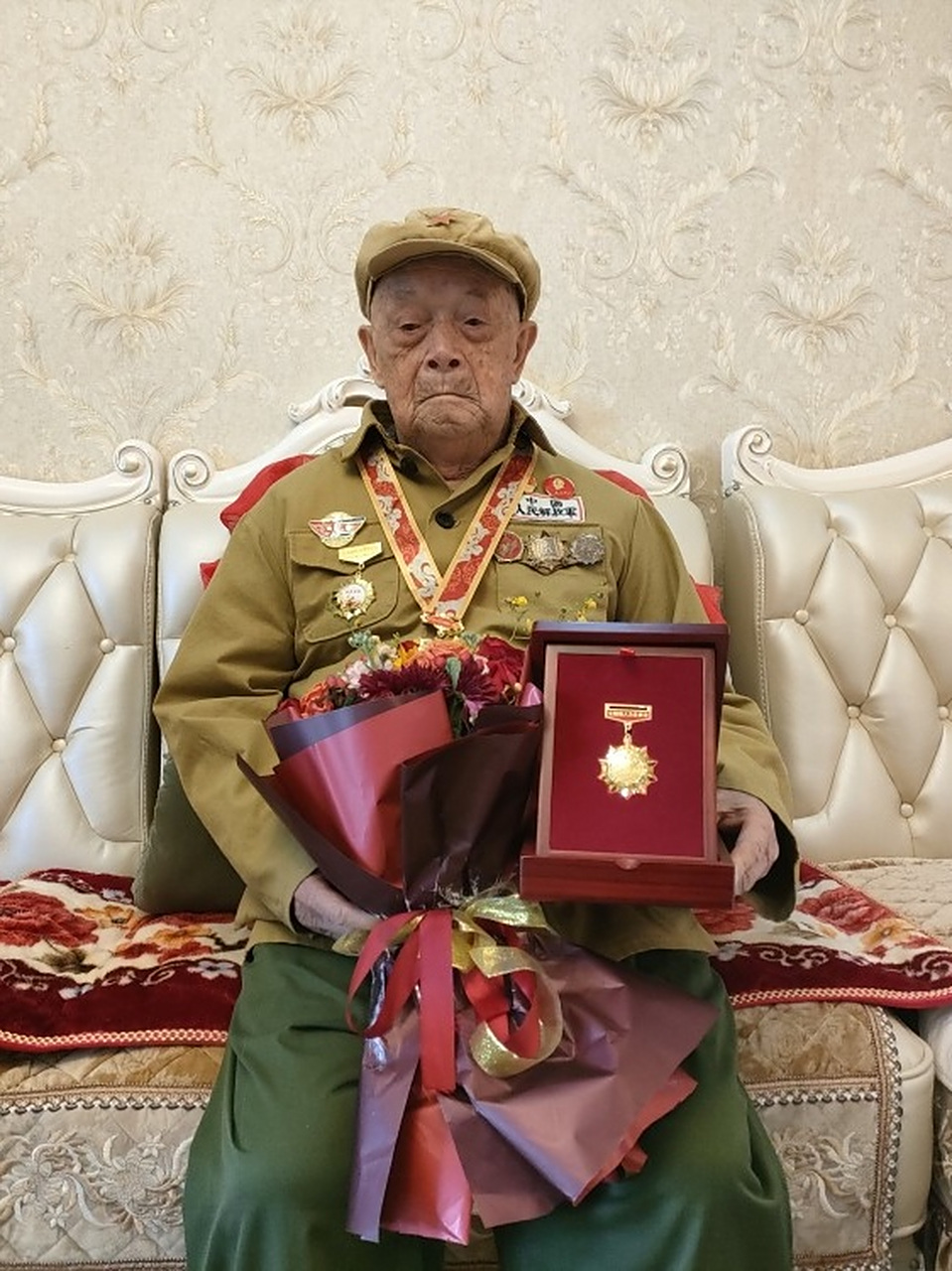 上甘岭英雄蒋诚登上央视，英勇事迹与崇高精神的不朽传承，上甘岭英雄蒋诚的英勇事迹与崇高精神传承登上央视报道