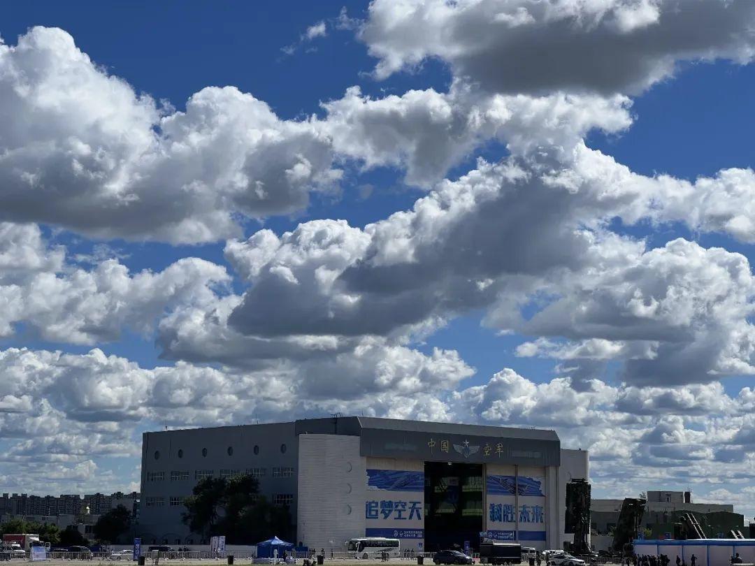 关于空军招飞简章——探索成为空军飞行员的机遇与挑战(2022年),探索空军飞行员之路,招飞简章与机遇挑战解析(2022年)