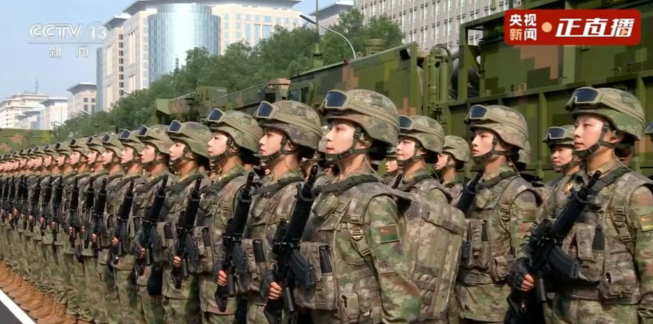 中国女兵的军旅精神,坚韧、勇敢与荣耀的象征,中国女兵的坚韧、勇敢与荣耀,军旅精神的象征