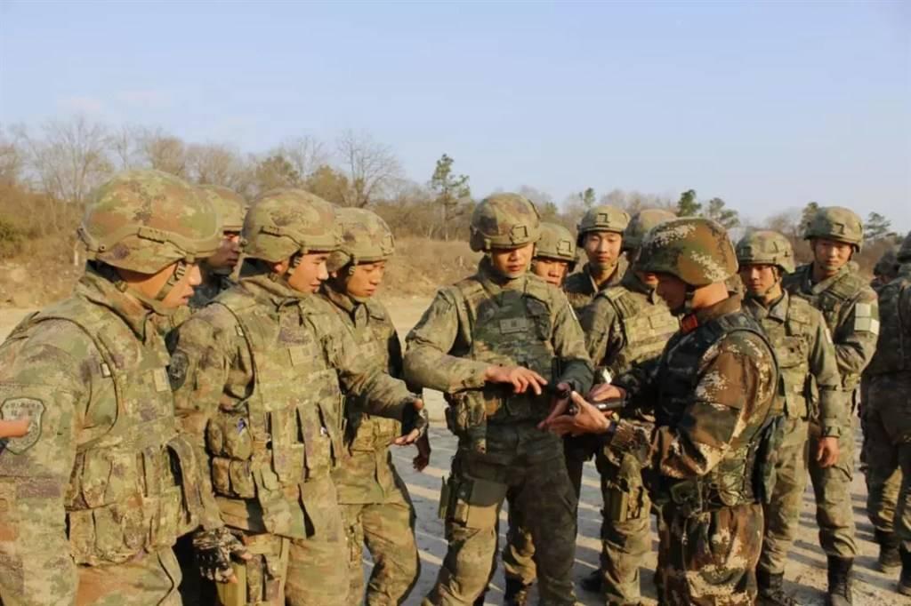 星空迷彩21式图片,探索时尚与军事的交融之美,时尚与军事交融之美,星空迷彩21式图片探索