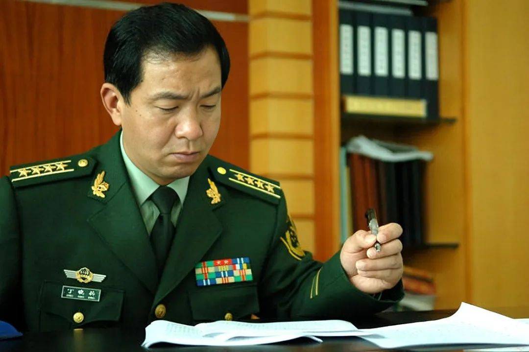 丁晓兵的精神品质,坚韧不拔,永不止步,丁晓兵,坚韧不拔,永不止步的精神典范