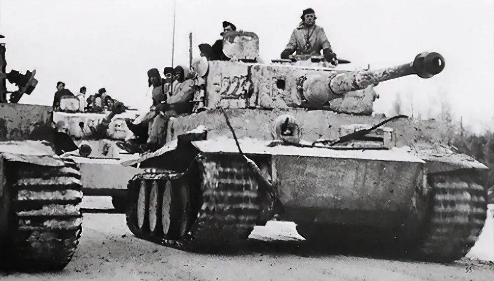 KV2与虎式的对决,二战坦克的巅峰之战,KV2与虎式,二战坦克巅峰对决