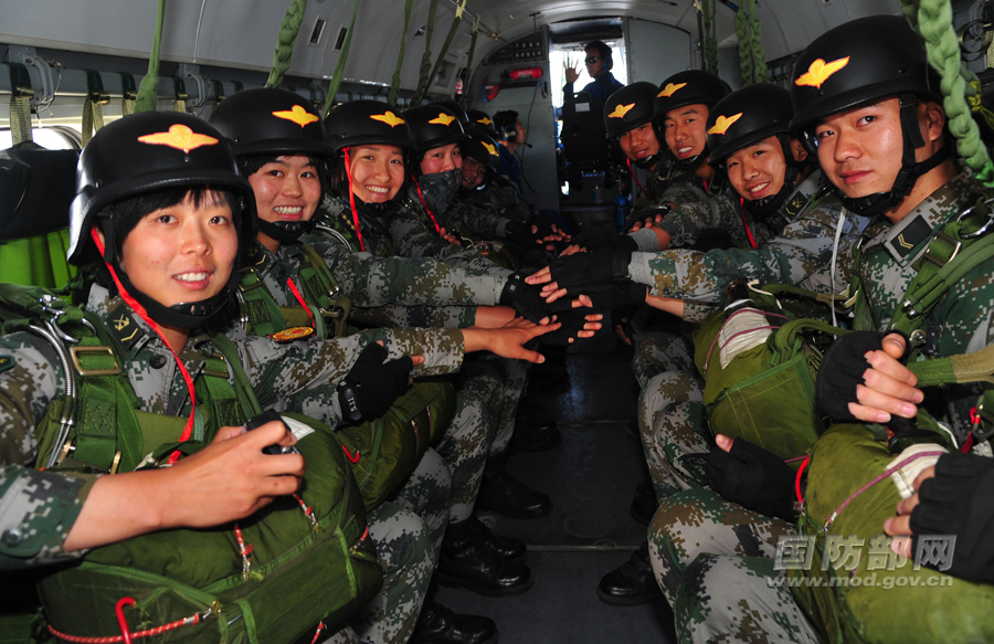 男兵和女兵是否在一起训练,深度探讨军事训练中的性别融合,军事训练中性别融合,男兵与女兵是否共同训练探讨