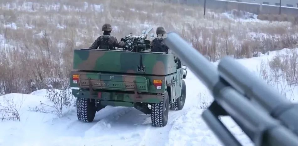 车载速射迫击炮,现代战场上的新型火力支援利器,车载速射迫击炮,现代战场新型火力支援利器亮相