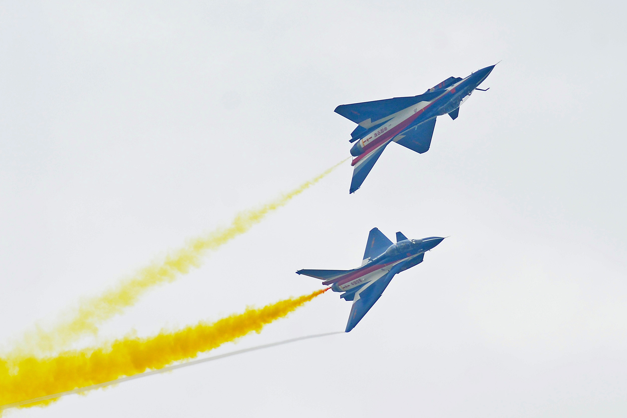 歼-10战斗机表演，空中之舞，震撼人心，歼-10战斗机空中表演，震撼人心的空中之舞