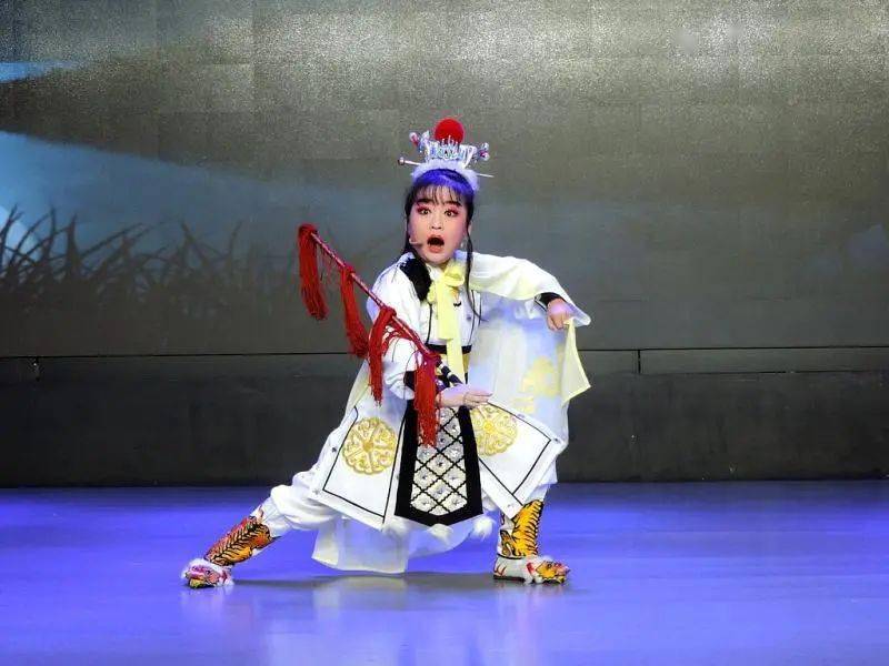 东风41学校校园戏曲小明星——璀璨新星在校园戏曲文化中绽放光彩,东风41学校戏曲小明星,校园戏曲文化中的璀璨新星