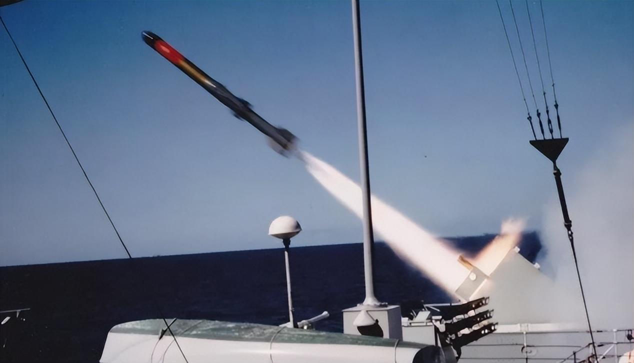 探索与革新,052B型驱逐舰的中改之路,探索与革新,中国海军052B型驱逐舰的中改之路揭秘