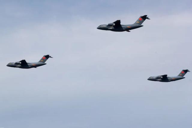 翱翔天际的雄鹰