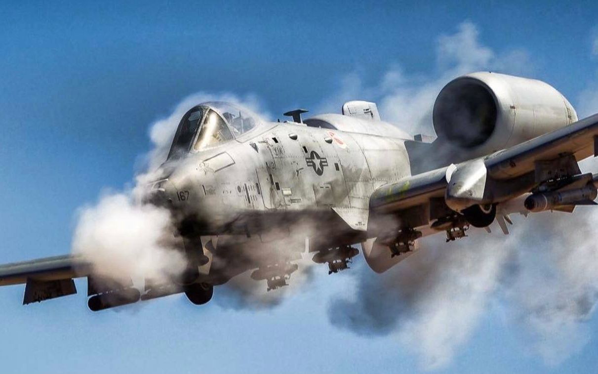 揭秘A-10攻击机的顽强生命力,究竟有多耐打?,揭秘A-10攻击机的顽强生命力,究竟能承受多少打击?