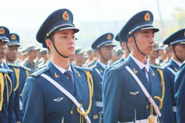 关于2025年军校体检视力要求的深度解析，深度解析，2025年军校体检视力要求详解