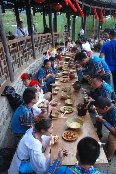 今天是丰收节,我们的粮食够吃吗?,丰收节之际,粮食储备状况如何?够吃与否的探讨。