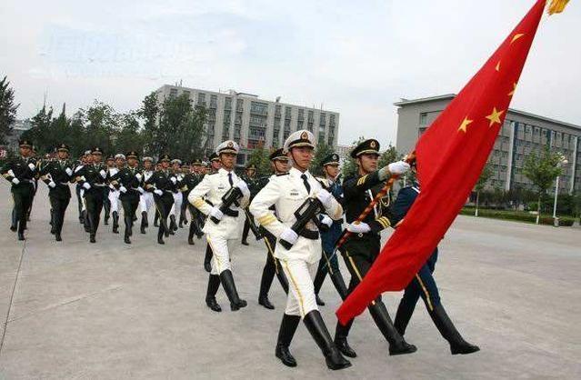 三军仪仗队国旗手