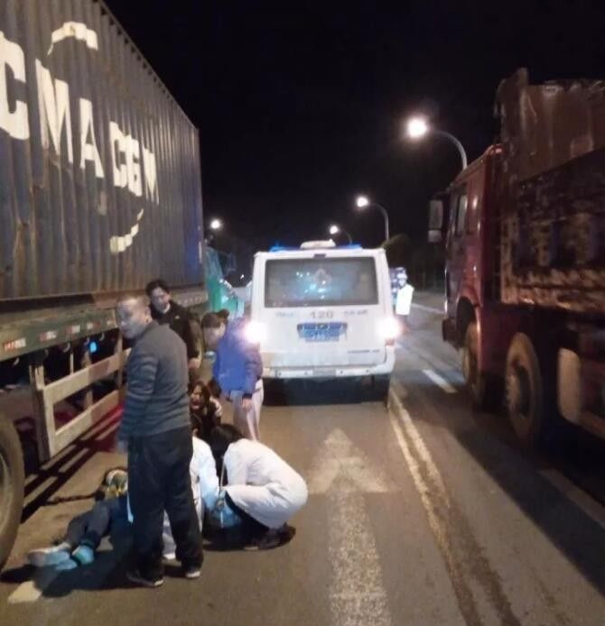 昨晚巢湖发生一起严重车祸,警醒我们关注交通安全,巢湖昨夜车祸惨烈,呼吁关注交通安全警钟长鸣