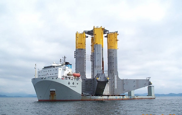 泛洲10半潜船,引领新一代海上运输革命,泛洲新一代半潜船引领海上运输革命