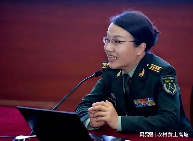 国防大学李莉为何选择退役，深度探究其原因，国防大学李莉退役原因深度探究