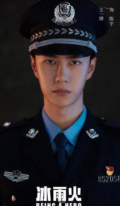 新式警服配发资历牌，重塑警察形象与提升职业荣誉感，新式警服配发资历牌，重塑形象，提升职业荣誉感