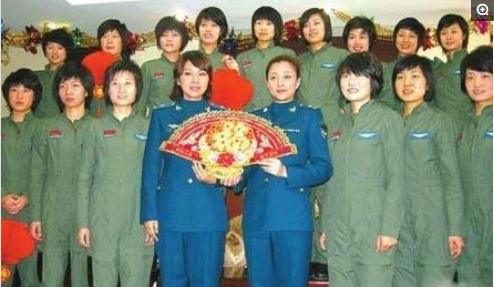 歼-16，自主创新的产物而非俄罗斯授权，歼-16，自主创新之典范，非俄罗斯授权所能比肩