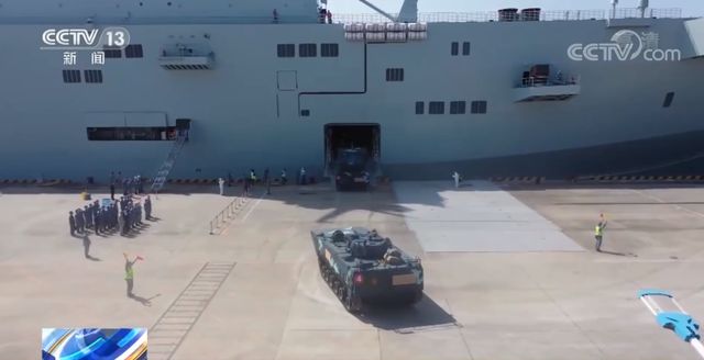 半潜船在两栖作战中的作用,半潜船在两栖作战中的关键作用解析