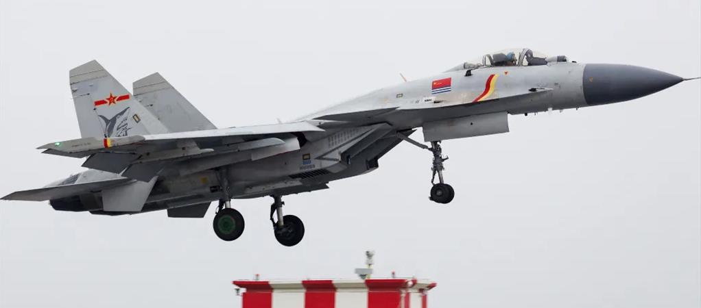 歼-15与F-14，空中巨匠的对比与探析，歼-15与F-14，空中巨匠对比探析