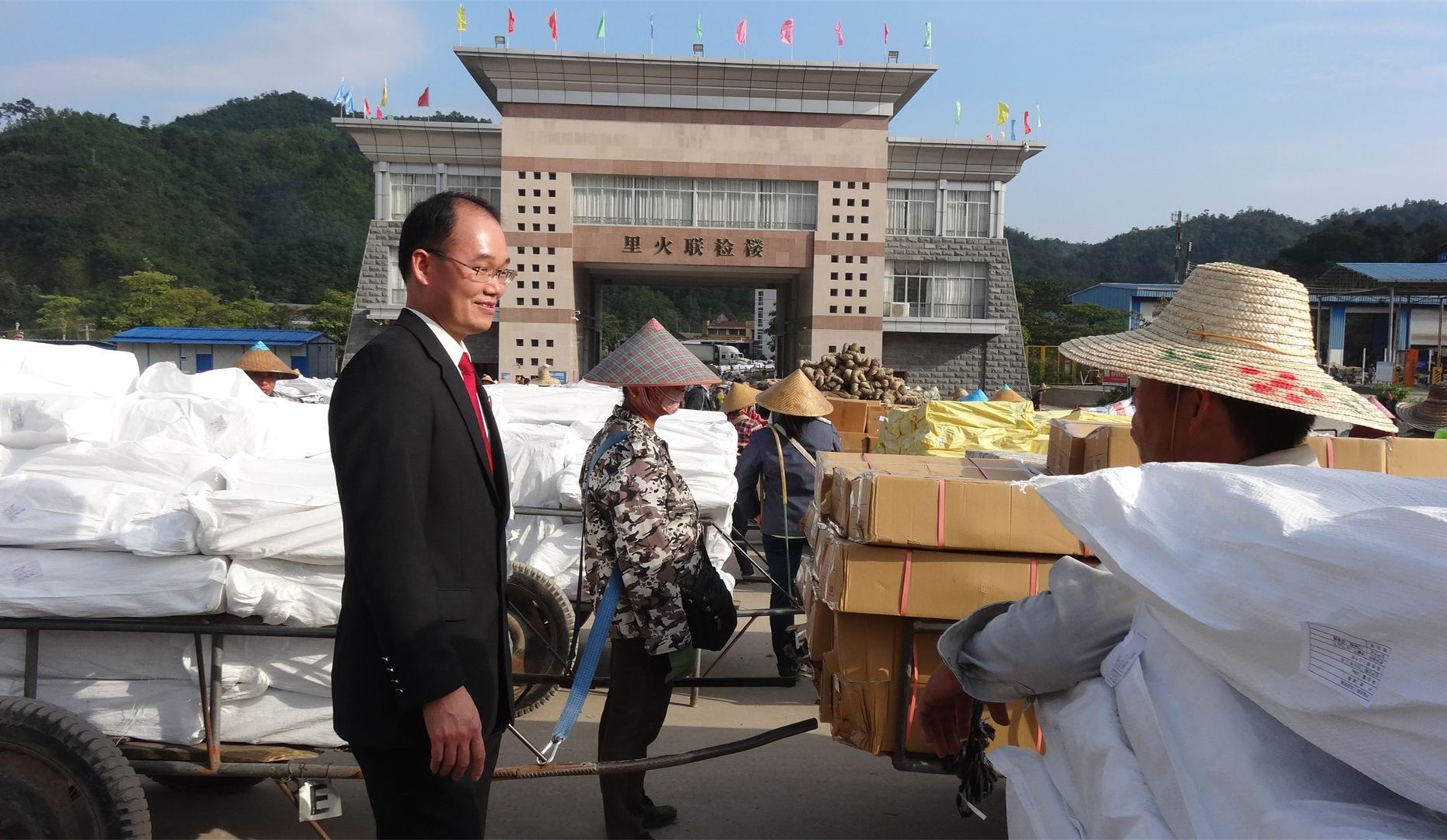 何祥文，一位卓越领袖的传奇人生，何祥文，卓越领袖的传奇人生之路