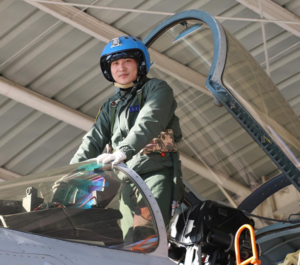 歼十五战斗机,水上飞行之梦还是陆地作战之鹰?,歼十五战斗机的双重角色,水上飞行之梦与陆地作战之鹰的探讨